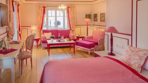 Suite with Garden View