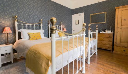 Twin Room with Private Bathroom