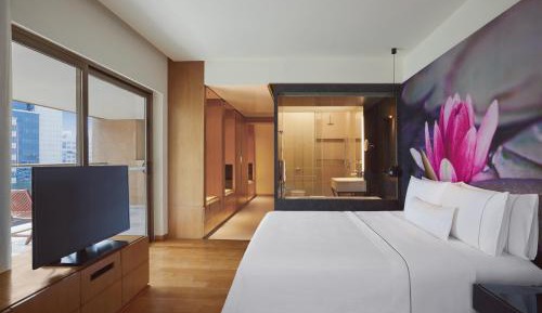 Deluxe King Room with Balcony