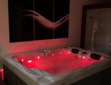 Studio with Spa Bath