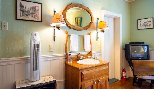 Standard Queen Room