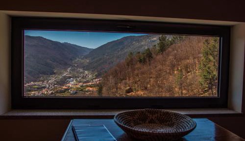 Apartment with Mountain View