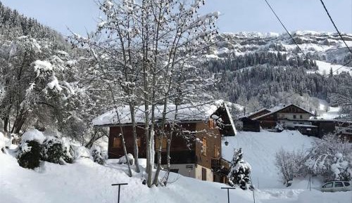 Chalet (8 Adults)