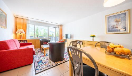 Apartment with Mountain View