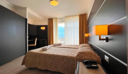 Deluxe Double or Twin Room with Lake View