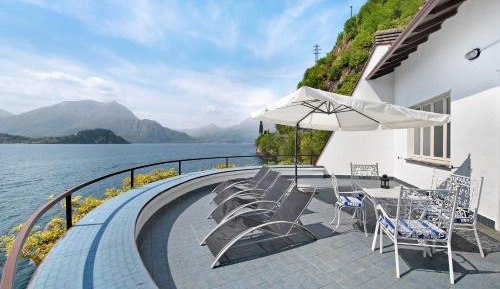 Villa with Garden View