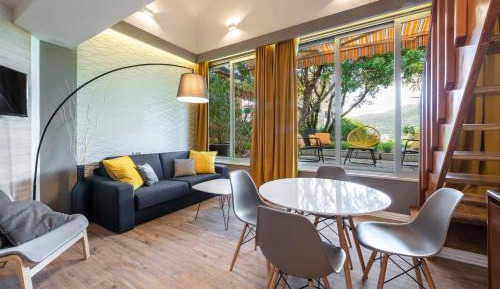 Duplex Studio with Patio and Sea View