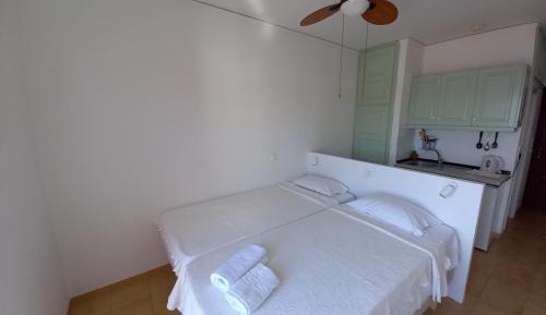 Studio (2 Adults)