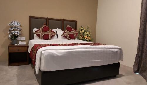 Standard Queen Room