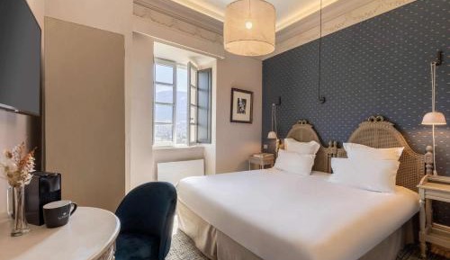 Classic Queen Room