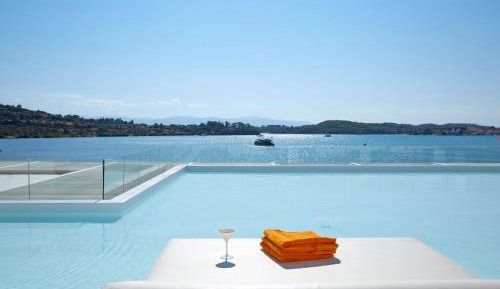 Luux Suite with Shared Pool and Sea View