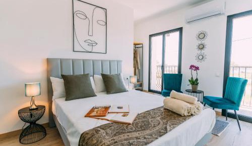 Superior Double Room with balcony and River Views