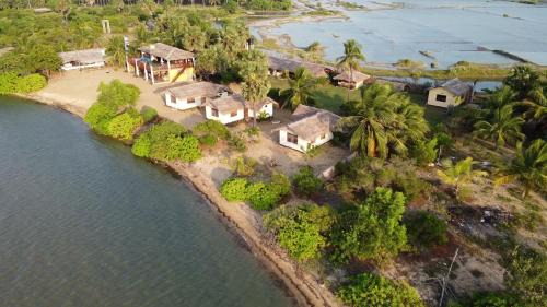 Bungalow - Water Front 
