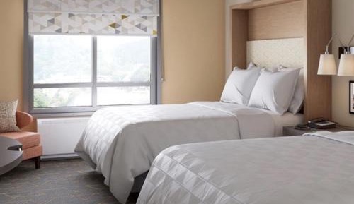 Standard Queen Room with Two Queen Beds and Tub - Mobility/Communications Accessible