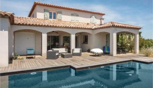 Four-Bedroom Holiday Home