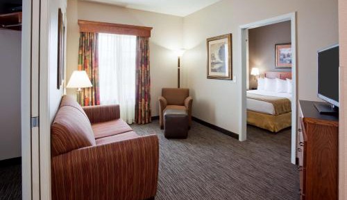 Deluxe Queen Suite