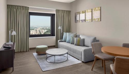 1 King Premium City View with Kitchen