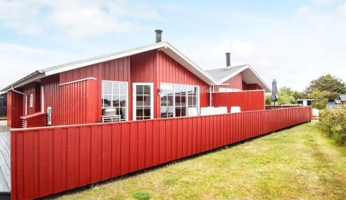 Three-Bedroom Holiday Home 
