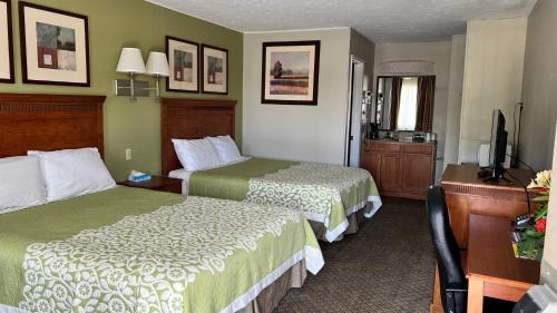 Deluxe Double Room (2 Adults + 1 Child)