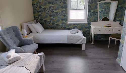 Twin Room with Shower