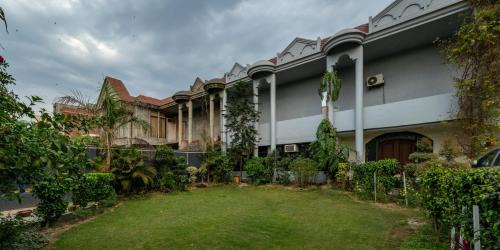 Deluxe Double Room (2 Adults + 1 Child)