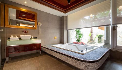 Queen Room with Garden View