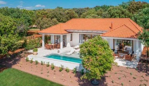  BeachSide Villa with Swimming Pool