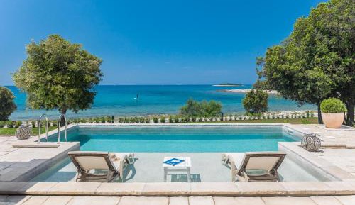 Beachfront Villa with Swimming Pool and Sea View
