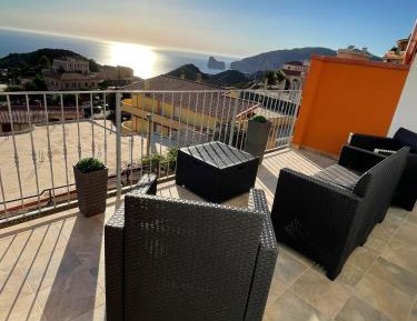Deluxe Double Room with Balcony and Sea View