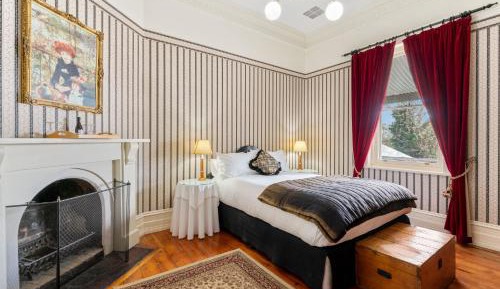 Deluxe Double Room - Black