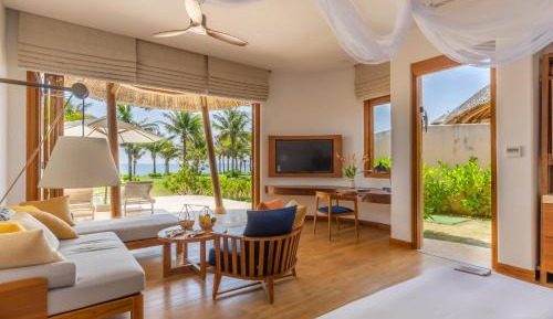 2 Single Beds Beach Front One-Bedroom Pool Villa
