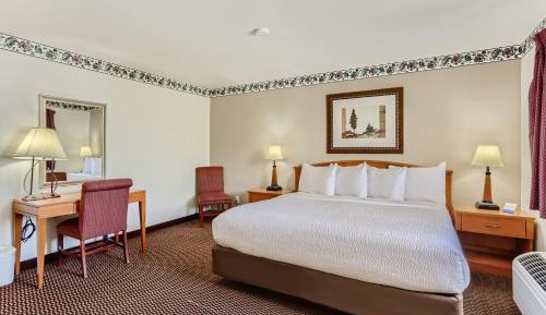 1 King Bed, Mobility/Hearing Accessible Room, Roll-In Shower, Non-Smoking