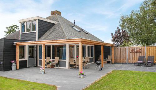 Three-Bedroom Holiday Home 