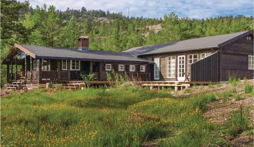 Five-Bedroom Holiday Home