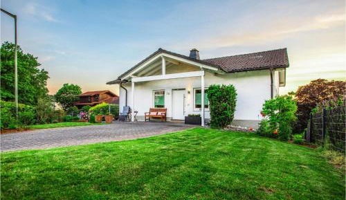 Three-Bedroom Holiday Home 