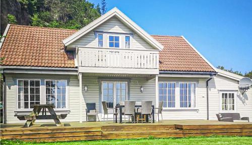Six-Bedroom Holiday Home