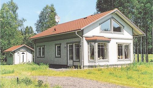 One-Bedroom Holiday Home