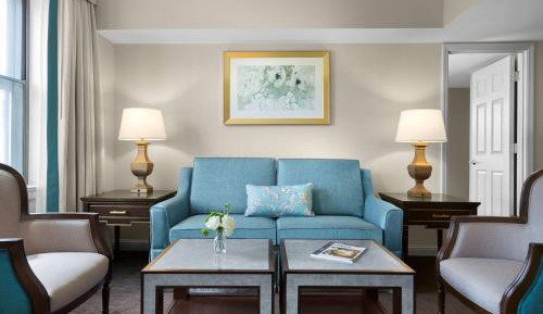 One-Bedroom Queen Suite