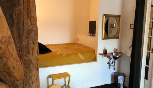 Queen Room with Shared Bathroom