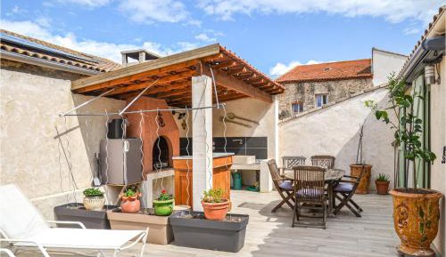 Three-Bedroom Holiday Home 