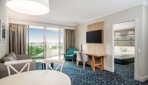 Deluxe King Suite