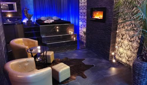 Deluxe Suite with Spa Bath
