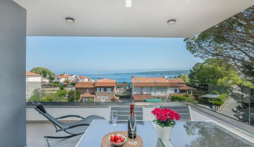Two-Bedroom Deluxe Apartment with Balcony