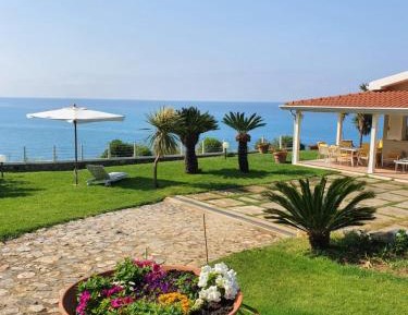 Villa - Beach Front