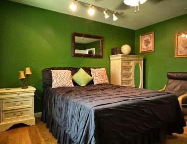 Deluxe Queen Room