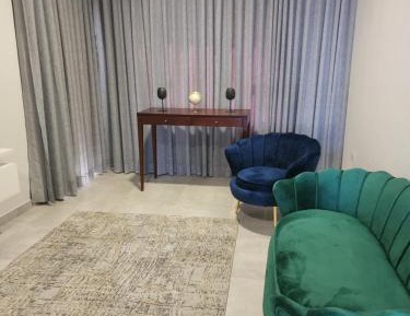 Queen Room with Pool View