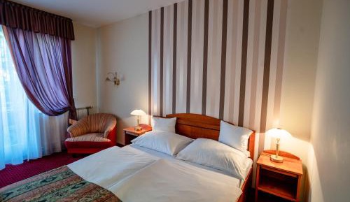 Standard Queen Room