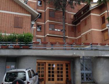 Two-Bedroom Apartment with Mountain View