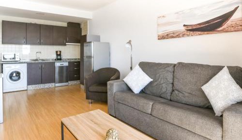 Family apartment with 1 bedroom with 3 single beds and sea views