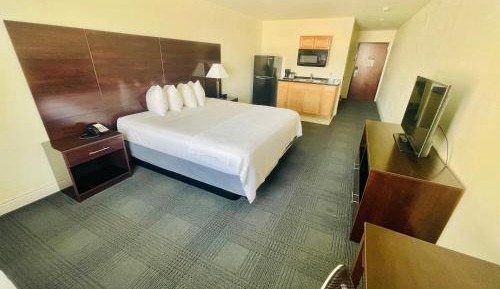Deluxe King Suite